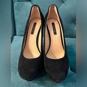 Rachel Zoe black wedge